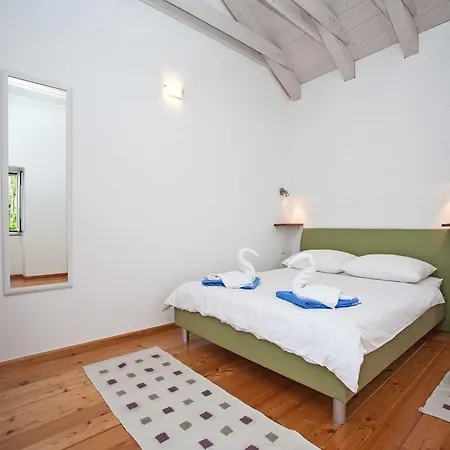 Maro & Baro - One Bedroom With Terrace Orfej Apartment